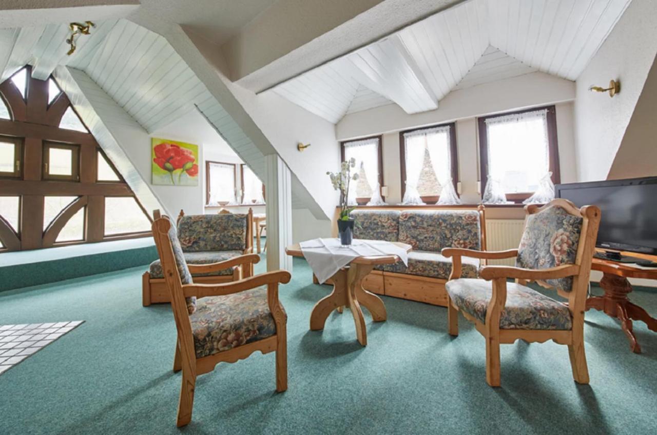 Gaestehaus Zur Traube ไรล์ ภายนอก รูปภาพ