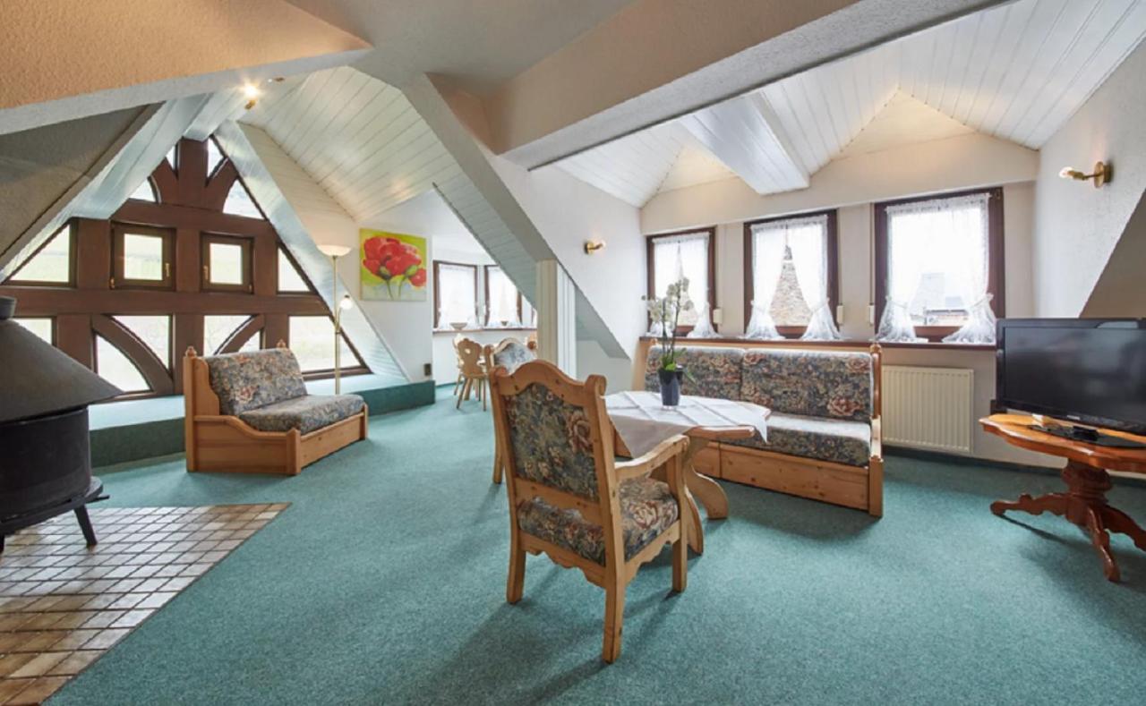 Gaestehaus Zur Traube ไรล์ ภายนอก รูปภาพ